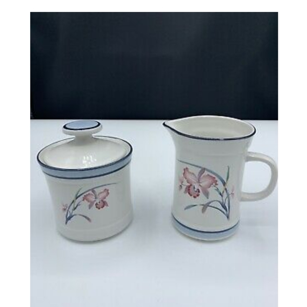 VINTAGE 1980S NITTO MEADOW CREAMER AND SUGAR BOWL